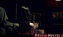 टीन लैटिना जीना वालेंसिया होममेड हेंटाई वीडियो में हार्डकोर सेक्स और डोमिनेशन का अनुभव करती है।